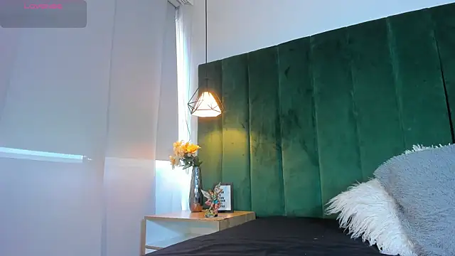 Snapshot of kittyy_milk_001 chatting on November 8, 8:29 pm kittyy milk 001 online show from November 8, 8:29 pm