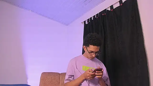 Snapshot of Cj_davis_ chatting on October 18, 5:54 am Cj davis online show from October 18, 5:54 am