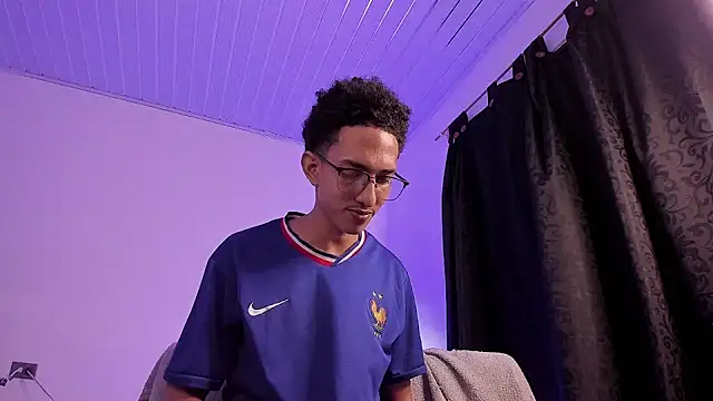 Snapshot of Cj_davis_ chatting on November 9, 8:34 am Cj davis online show from November 9, 8:34 am