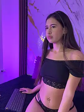 Snapshot of nina_vixen chatting on May 20, 8:37 pm nina vixen online show from May 20, 8:37 pm