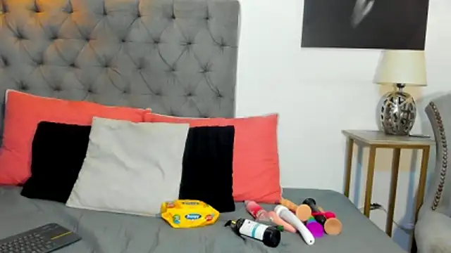 nahiroby ebony online show from December 3, 7:56 pm