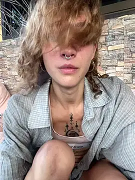 Snapshot of __grace__ chatting on February 4, 10:21 am grace online show from February 4, 10:21 am