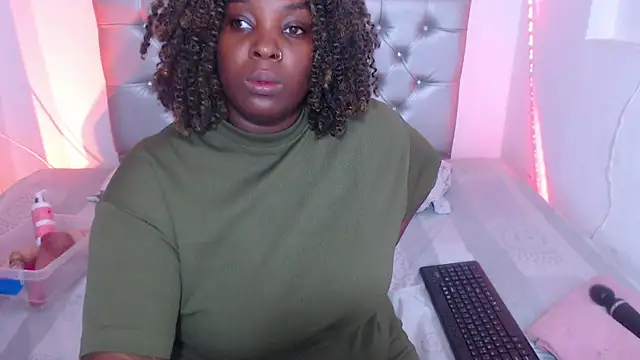 ebony NeighborMoans online show from October 17, 3:20 am