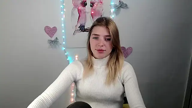 JuiceLips   online show from December 1, 2:11 pm