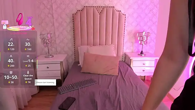 Snapshot of SkinnyGirl_28 chatting on February 17, 7:09 pm SkinnyGirl 28 online show from February 17, 7:09 pm