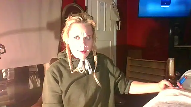 Snapshot of TaylorMade2223 chatting on September 13, 5:29 am TaylorMade2223 online show from September 13, 5:29 am