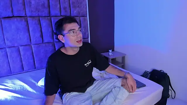 AronWilde online show from September 20, 4:46 am