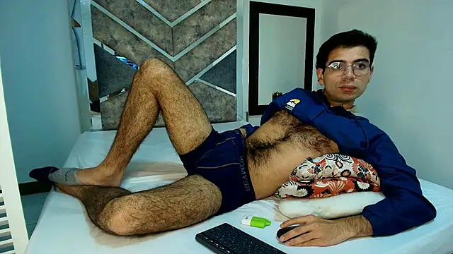 AronWilde online show from October 2, 6:42 am