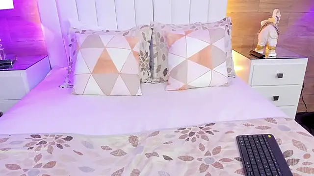 ScarletMore online show from November 22, 12:37 pm