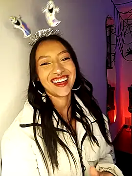 Snapshot of Luna_Moo_ chatting on October 8, 4:21 am Luna Moo online show from October 8, 4:21 am