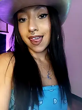 Snapshot of Luna_Moo_ chatting on October 9, 4:10 am Luna Moo online show from October 9, 4:10 am