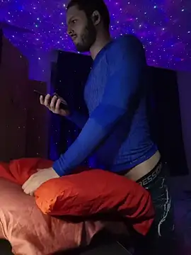 EyesNeverLies online show from December 3, 5:15 am