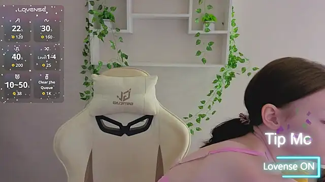 Jennie Hunter online show from December 5, 9:40 am