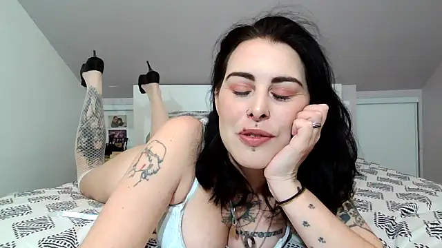 Snapshot of LadyNocturne chatting on January 8, 8:33 pm LadyNocturne online show from January 8, 8:33 pm