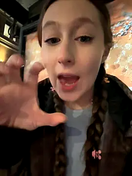 Snapshot of FroggyAnna chatting on November 11, 3:23 pm FroggyAnna online show from November 11, 3:23 pm