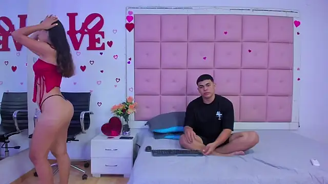 Snapshot of Aliss_Aron chatting on February 21, 12:06 pm Aliss Aron online show from February 21, 12:06 pm