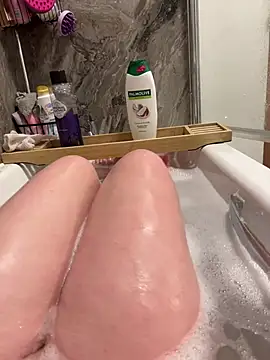 Imogenbabyyy online show from April 10, 7:18 pm