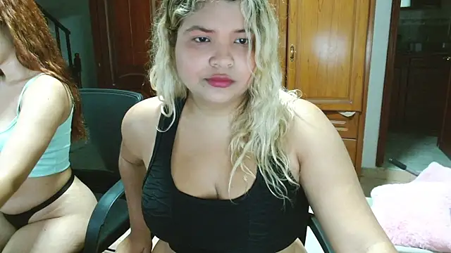 Snapshot of mia_moons1 chatting on November 8, 11:58 pm mia moons1 online show from November 8, 11:58 pm