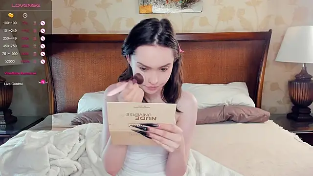 HerminePenna online show from October 18, 8:20 pm