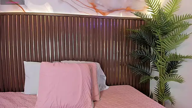 Snapshot of Roxie-NS chatting on March 31, 12:16 pm Roxie-NS online show from March 31, 12:16 pm