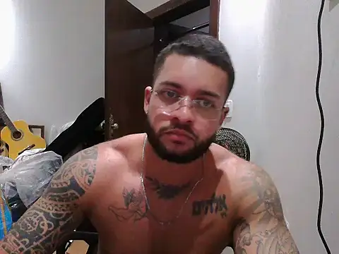 Snapshot of Mitt1993b chatting on November 27, 9:28 pm Mitt1993b online show from November 27, 9:28 pm