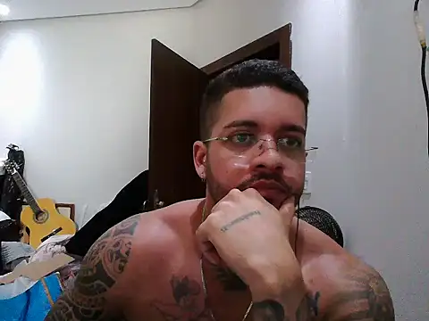 Snapshot of Mitt1993b chatting on December 15, 12:20 pm Mitt1993b online show from December 15, 12:20 pm