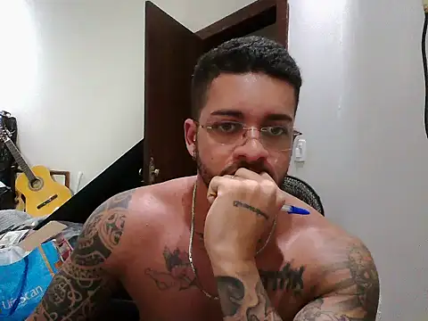 Snapshot of Mitt1993b chatting on December 18, 11:38 am Mitt1993b online show from December 18, 11:38 am