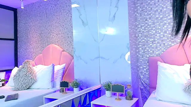 AshleyBaker1 online show from December 14, 2:33 pm