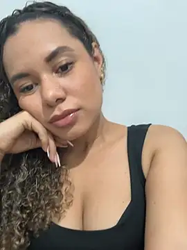Snapshot of angie_leonn chatting on July 13, 12:13 am angie leonn online show from July 13, 12:13 am