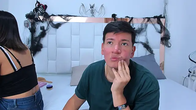 ZoeandEthan online show from October 17, 6:32 pm