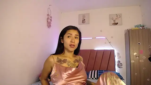 Liahdiaz  online show from April 17, 4:10 pm