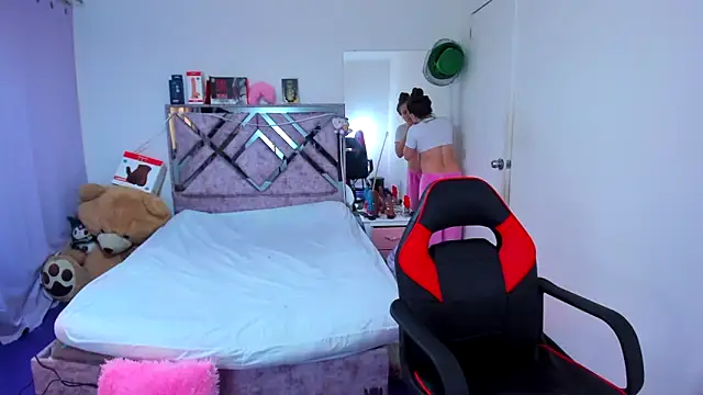 Luna Analya online show from April 16, 2:40 pm