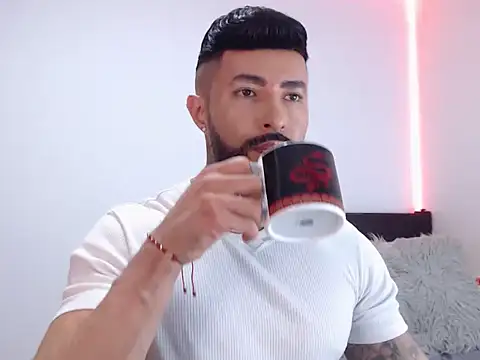 andrea de lucaa online show from October 22, 4:02 am