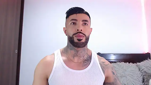 Snapshot of andrea_de_lucaa chatting on January 18, 4:05 am andrea de lucaa online show from January 18, 4:05 am