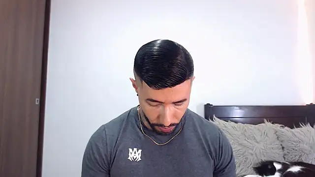 Snapshot of andrea_de_lucaa chatting on February 2, 3:05 am andrea de lucaa online show from February 2, 3:05 am