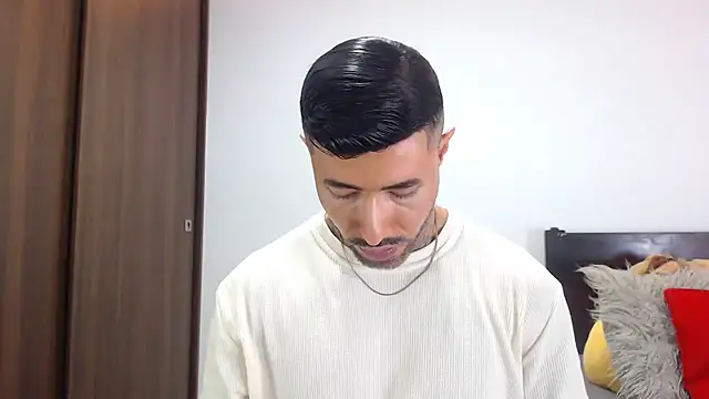 Snapshot of andrea_de_lucaa chatting on February 14, 3:25 am andrea de lucaa online show from February 14, 3:25 am