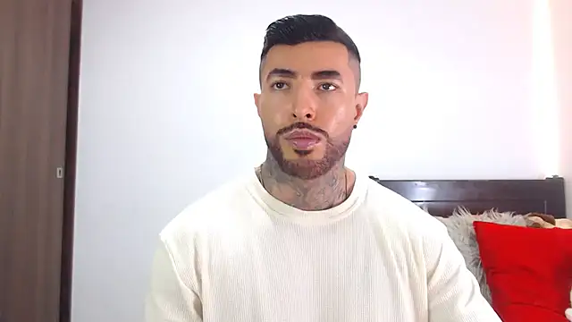 Snapshot of andrea_de_lucaa chatting on February 17, 2:30 am andrea de lucaa online show from February 17, 2:30 am