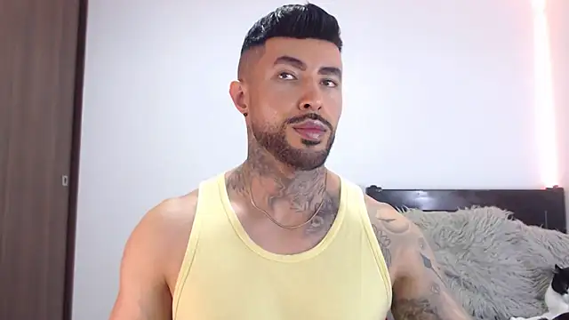 Snapshot of andrea_de_lucaa chatting on February 19, 3:46 am andrea de lucaa online show from February 19, 3:46 am