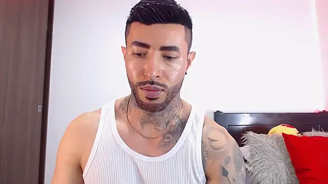 Snapshot of andrea_de_lucaa chatting on March 2, 2:47 am andrea de lucaa online show from March 2, 2:47 am