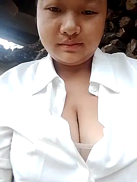 Snapshot of girl-babi chatting on July 18, 4:27 am girl-babi online show from July 18, 4:27 am