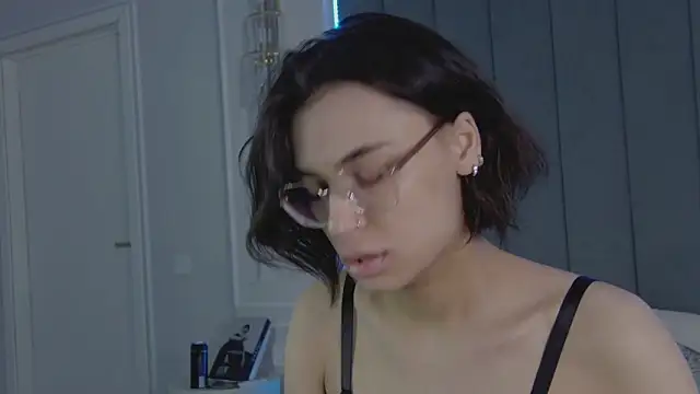 VioletAsh online show from April 2, 4:21 am