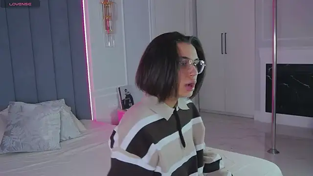 VioletAsh online show from April 23, 4:14 am