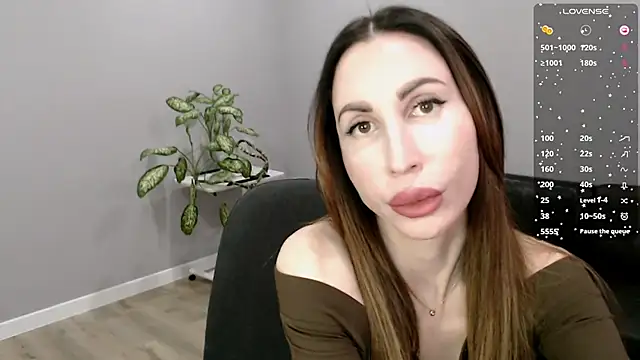 Snapshot of Ella_Sea chatting on November 18, 6:51 am Ella Sea online show from November 18, 6:51 am