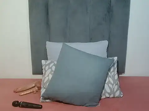 GorillaGripCunt77 online show from November 10, 1:10 pm