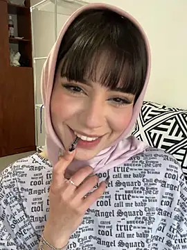AriaBlush 18 online show from September 28, 10:15 pm