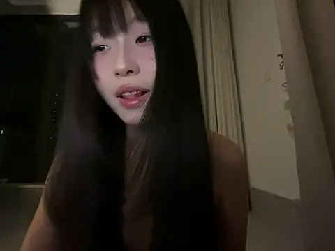 Snapshot of 77momomo chatting on April 5, 2:58 pm 77momomo online show from April 5, 2:58 pm