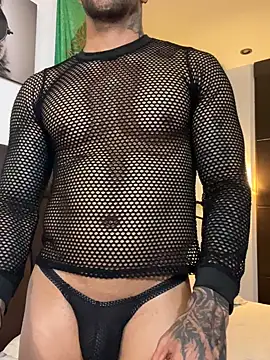 Snapshot of Tomy_maylon chatting on October 21, 2:45 am Tomy maylon online show from October 21, 2:45 am