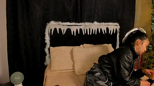 Tiffany Nm online show from December 4, 1:20 pm