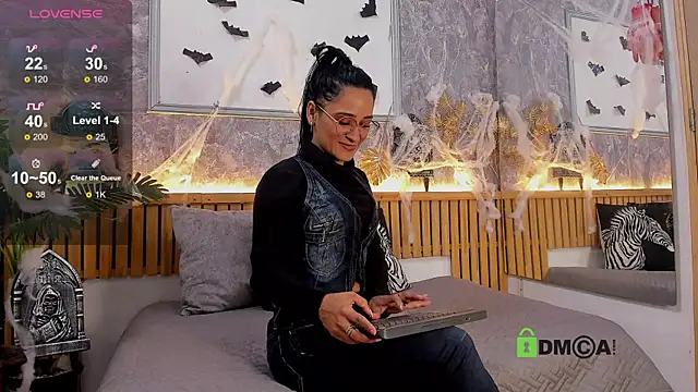 princequinn  online show from October 13, 7:58 pm