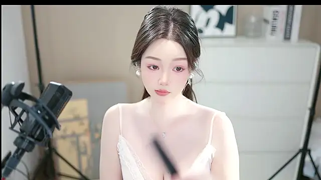 Snapshot of abbyli12 chatting on December 1, 2:55 pm abbyli12 online show from December 1, 2:55 pm